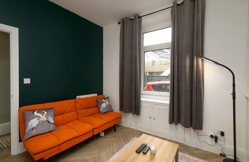 Skewen House | Stylish 3-Bed Home in Skewen