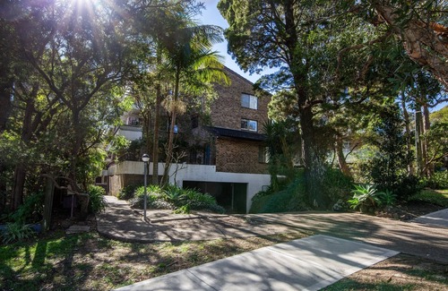 Newport Apartment | Stylish 3-Bed Newport Stay with Balcony