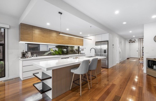 Thornbury House | Stylish 3-Bed Thornbury Stay with Outdoor Lounge