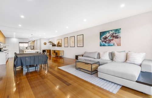 Thornbury House | Stylish 3-Bed Thornbury Stay with Outdoor Lounge