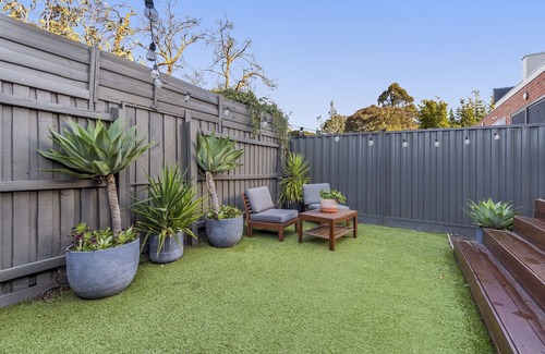 Thornbury House | Stylish 3-Bed Thornbury Stay with Outdoor Lounge