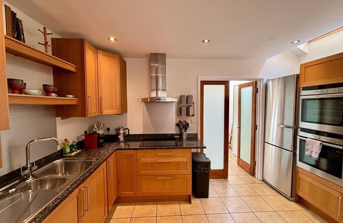 Cambridge House | Stylish 3-Bedroom Detached Home in Cambridge