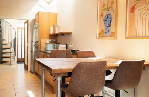 Cambridge House | Stylish 3-Bedroom Detached Home in Cambridge