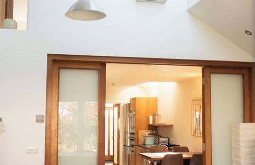 Cambridge House | Stylish 3-Bedroom Detached Home in Cambridge