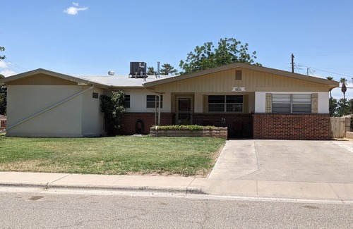 Alamogordo House | Stylish 3 Bedroom 2 bath home for the whole family.