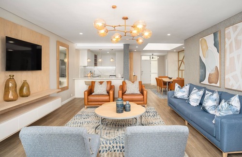 Bloubergstrand Apartment | Stylish 3 Bedroom Apartment on Dolphin Beach