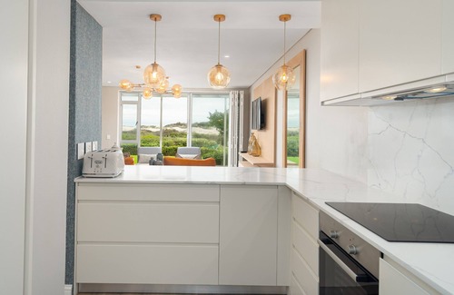 Bloubergstrand Apartment | Stylish 3 Bedroom Apartment on Dolphin Beach