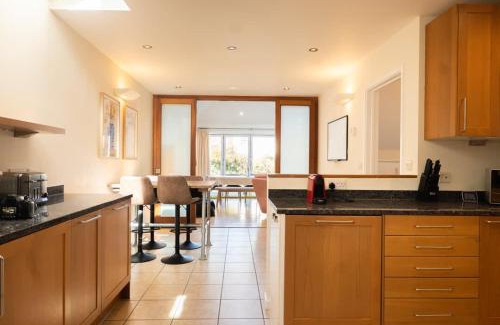 Cambridge House | Stylish 3-Bedroom Detached Home in Cambridge