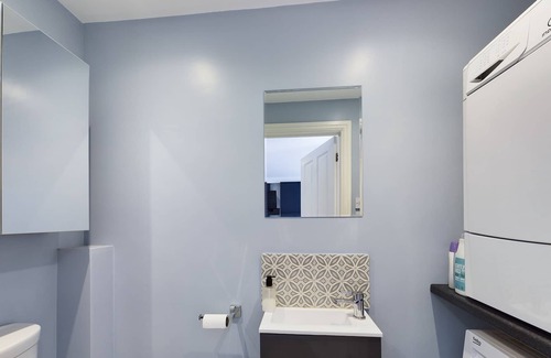 Cheltenham House | Stylish 3 Bedroom House, with parking