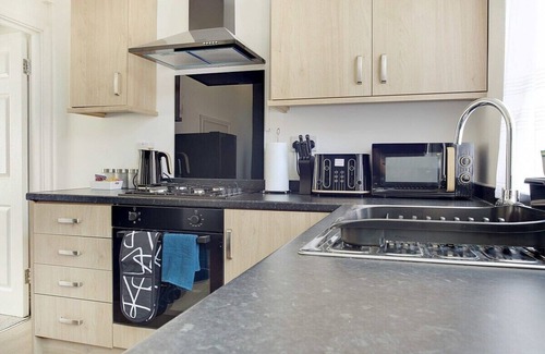 Darlington House | Stylish 3-Bedroom Oasis in Darlington, Sleeps 5