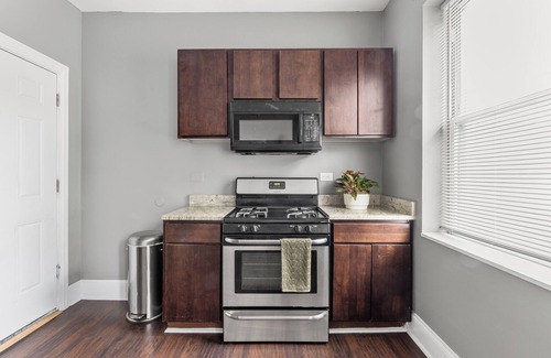Chicago Apartment | Stylish 3-BR Humboldt Park Retreat, Walk to Parks/Transit