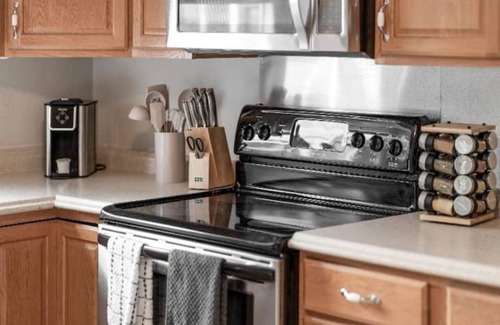 Charlotte House | Stylish 3 BR Near Uptown CLT