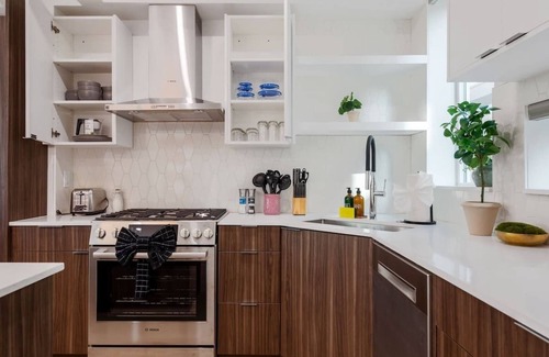 North Queen Anne Condo | Stylish 3b2.5b Brand New TH Rooftop & Lake Views