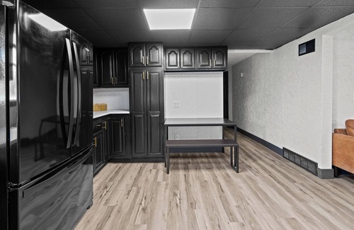 Rock Island Apartment | Stylish 3BR/2BA Getaway for 8