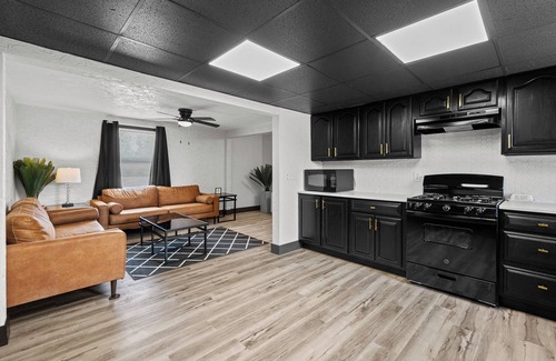 Rock Island Apartment | Stylish 3BR/2BA Getaway for 8