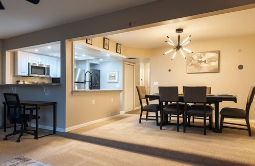 Davenport House | Stylish 3BR 2BA Oasis,Pool & Mins to Disney Magic and Universal