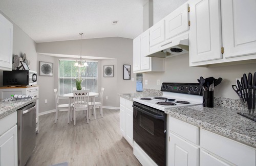 Wright House | Stylish 3BR Home - Central Loc - Vet-Owned - Pets Welcome!