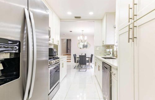 Miami Gardens House | Stylish 3BR Home - BBQ & Near Top Attractions