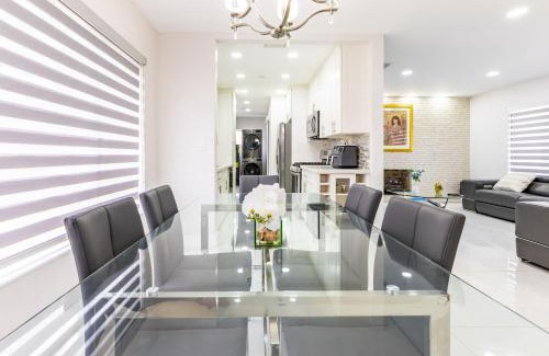 Miami Gardens House | Stylish 3BR Home - BBQ & Near Top Attractions