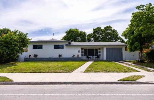 Miami Gardens House | Stylish 3BR Home - BBQ & Near Top Attractions