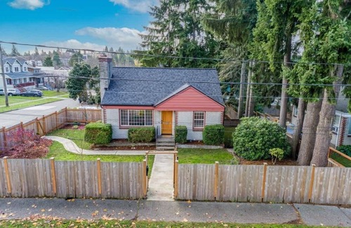 Fauntleroy House | Stylish 3BR Home in West Seattle w/Fenced Yard