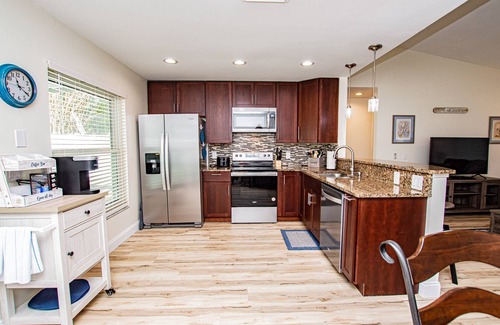 Brandon House | Stylish 3BR Home w/Lake Views in Heather Lakes |Lanai |Pet-Friendly Yard |Long Stays Welcome!