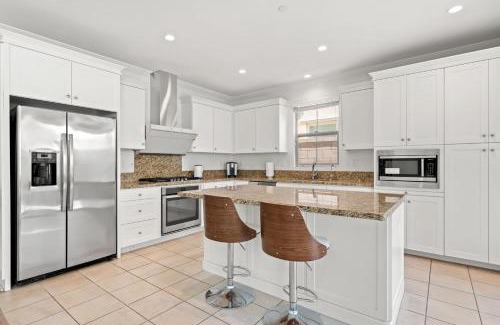 Tustin House | Stylish 3BR Irvine Oasis Family Friendly w Garage