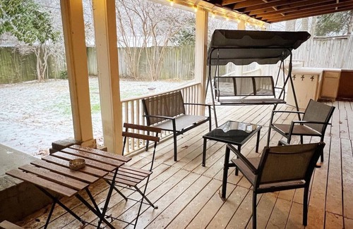 East Memphis House | Stylish 3BR Memphis Getaway Game Room + Backyard