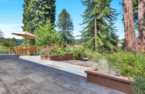 Occidental House | Stylish 3BR Retreat Close to Coast & Wineries
