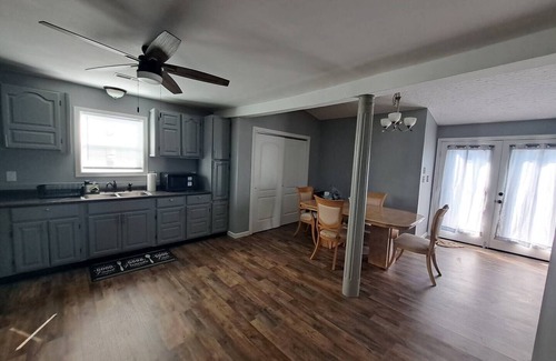 Portsmouth House | Stylish 3BR Retreat Near Hospitals, Shipyard, and Casino.
