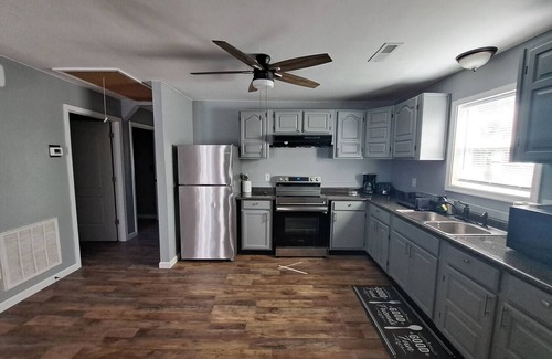 Portsmouth House | Stylish 3BR Retreat Near Hospitals, Shipyard, and Casino.