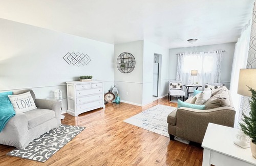 Saginaw House | Stylish 3BR, Sofa Sleeper, 2 Living Rooms, Fenced Yard, located Saginaw Township