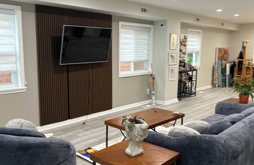 Washington House | Stylish 3BR Townhouse w/Backyard,and Easy Parking