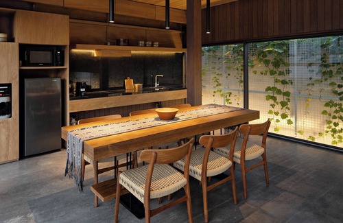 Batu Bolong Villa | Stylish 3BR Villa Tana Takah w/Pool & Sky Bridge