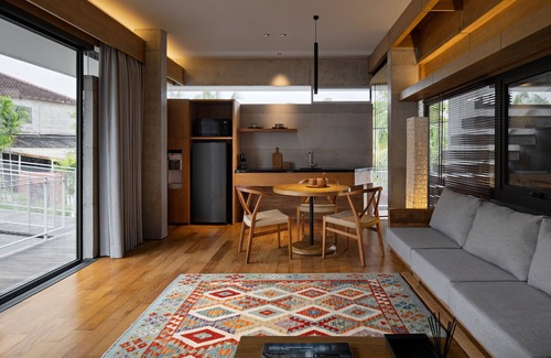 Batu Bolong Villa | Stylish 3BR Villa Tana Takah w/Pool & Sky Bridge