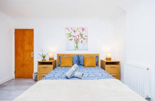 West Kensington Apartment | Stylish 3br3ba Retreat West Kensington Gem A