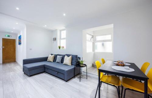West Kensington Apartment | Stylish 3br3ba Retreat West Kensington Gem A
