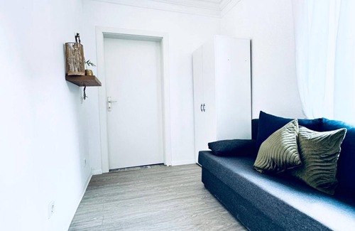 Grinzing Apartment | Stylish 3P Room in Centrally Located Apartment