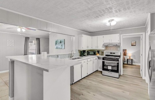 Groves House | Stylish 4 bedroom home in Groves