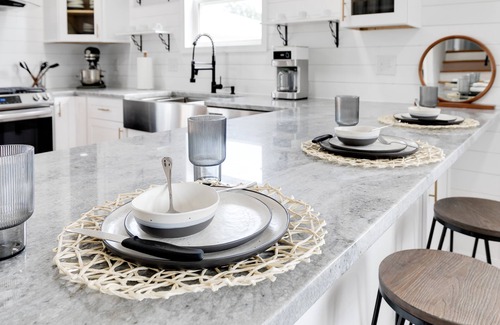Mosby House | Stylish 4 bedroom house with outdoor dining and fenced backyard.