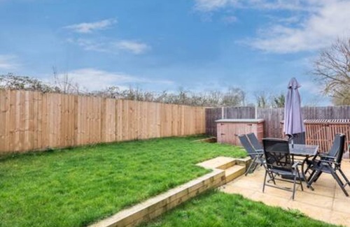 Oxford House | Stylish 4-BR House with 3 Ensuite & Free Parking