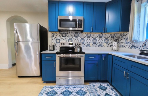 Lithonia House | Stylish 40s era, Modern Comforts 3br Home. MTR/Family Friendly. 25 min to ATL