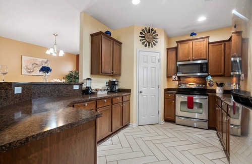 Prosperity Church Road House | Stylish 4B/3B -King Bed- Jacuzzi
