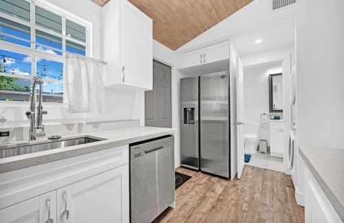 Northeast Miami House | Stylish 4B 3B with Jacuzzi near Wynwood and Beaches