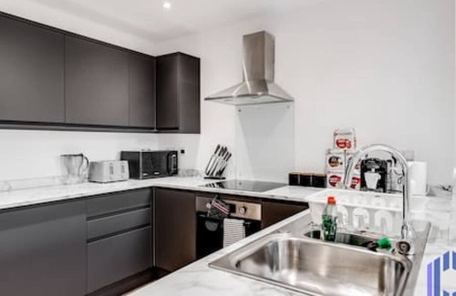 Manchester House | Stylish 4bd - Coop LIVE - Etihad - Parking - EV