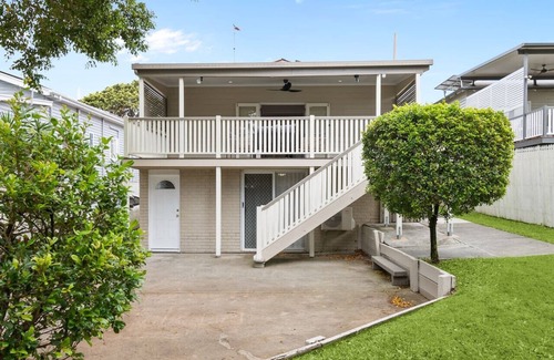Coorparoo House | Stylish 4Bedroom Stay Outdoor Dining & City Access