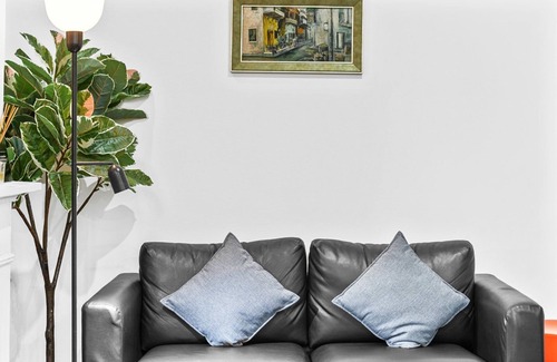 Chippendale House | Stylish 4Bedroom Terrace House in Chippendale