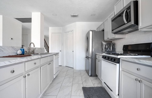 Clodine House | Stylish 4BR 2.5BA | Haven in Houston by RedAwning