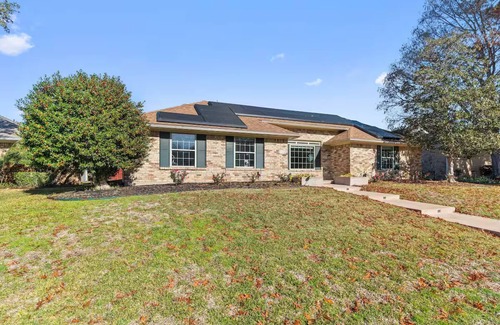 Richardson House | Stylish 4BR/3BA - Close to UTD - Designer Home + Tesla Charger - Richardson, TX