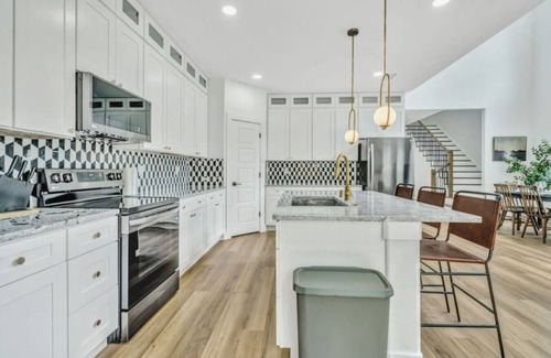 West Dallas House | Stylish 4BR Getaway with Cozy Touches & Amenities